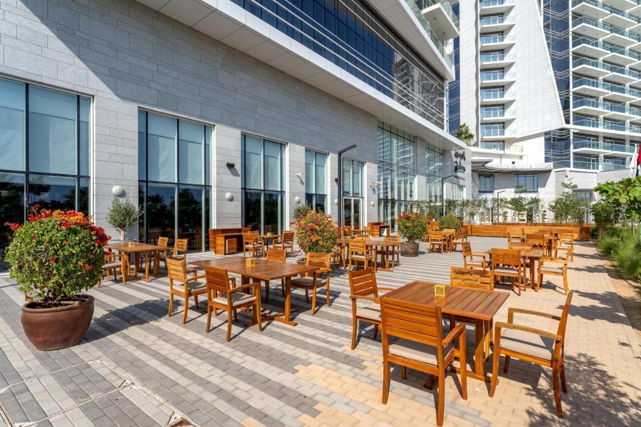 Radisson Dubai Damac Hills Hotel Bagian luar foto