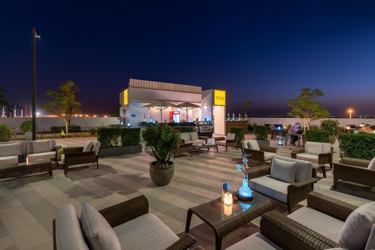 Radisson Dubai Damac Hills Hotel Bagian luar foto