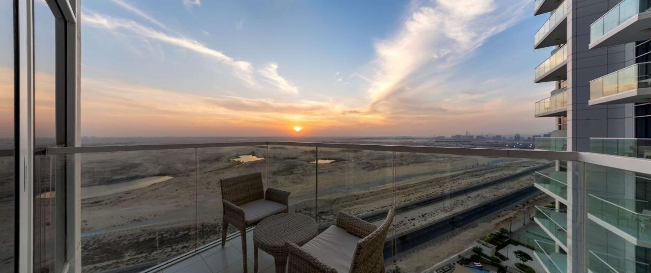 Radisson Dubai Damac Hills Hotel Bagian luar foto
