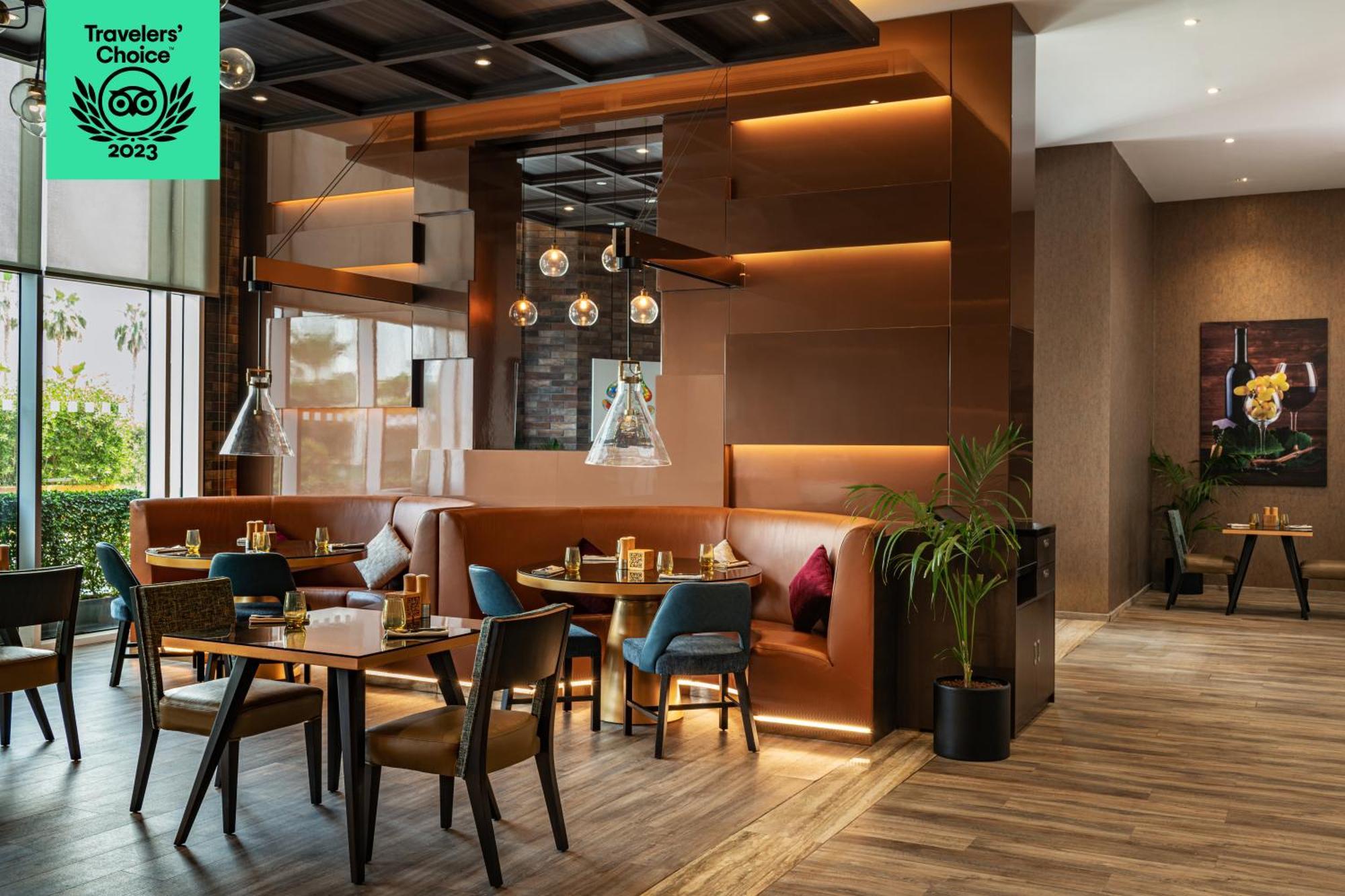 Radisson Dubai Damac Hills Hotel Bagian luar foto