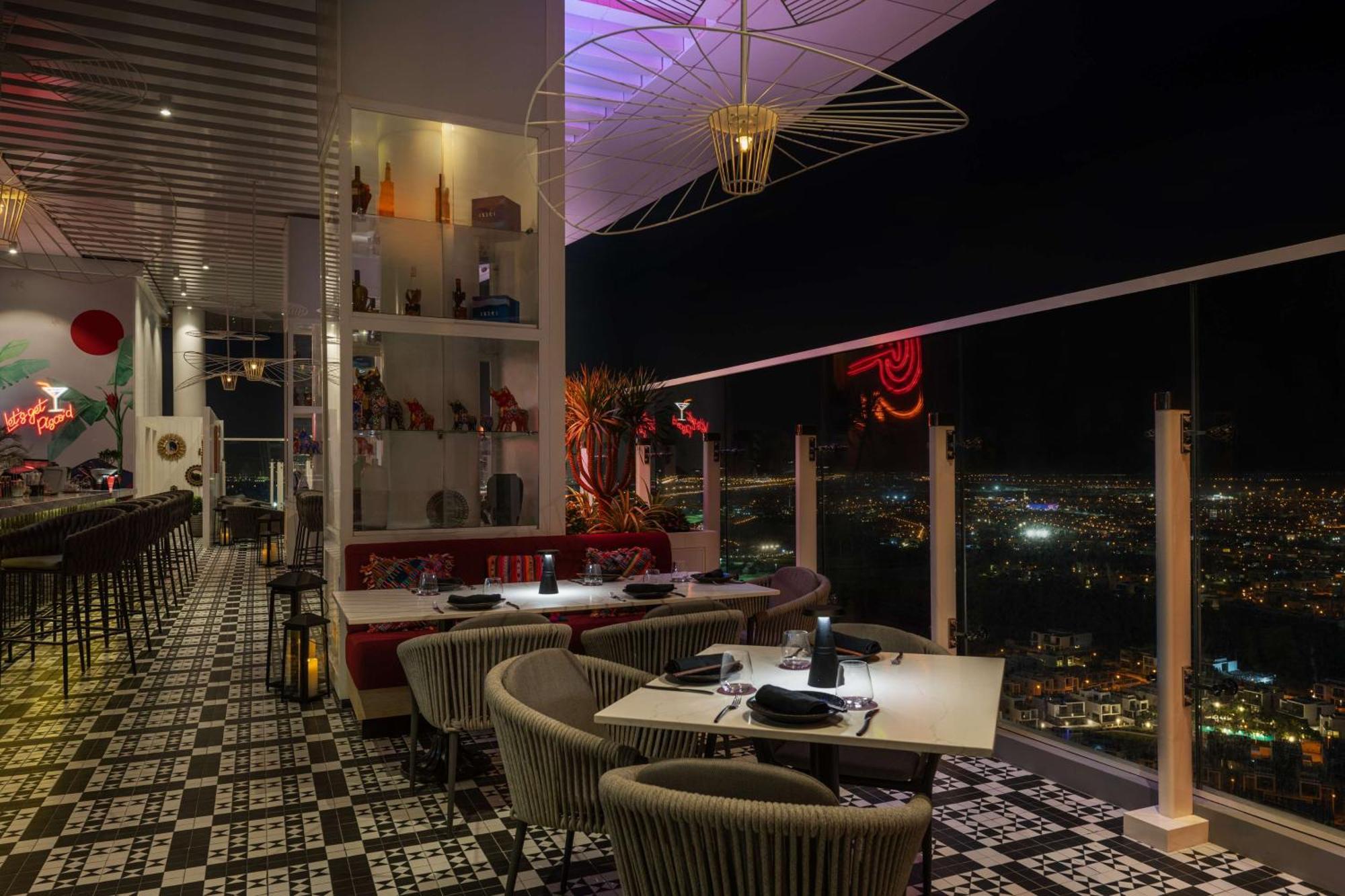 Radisson Dubai Damac Hills Hotel Bagian luar foto