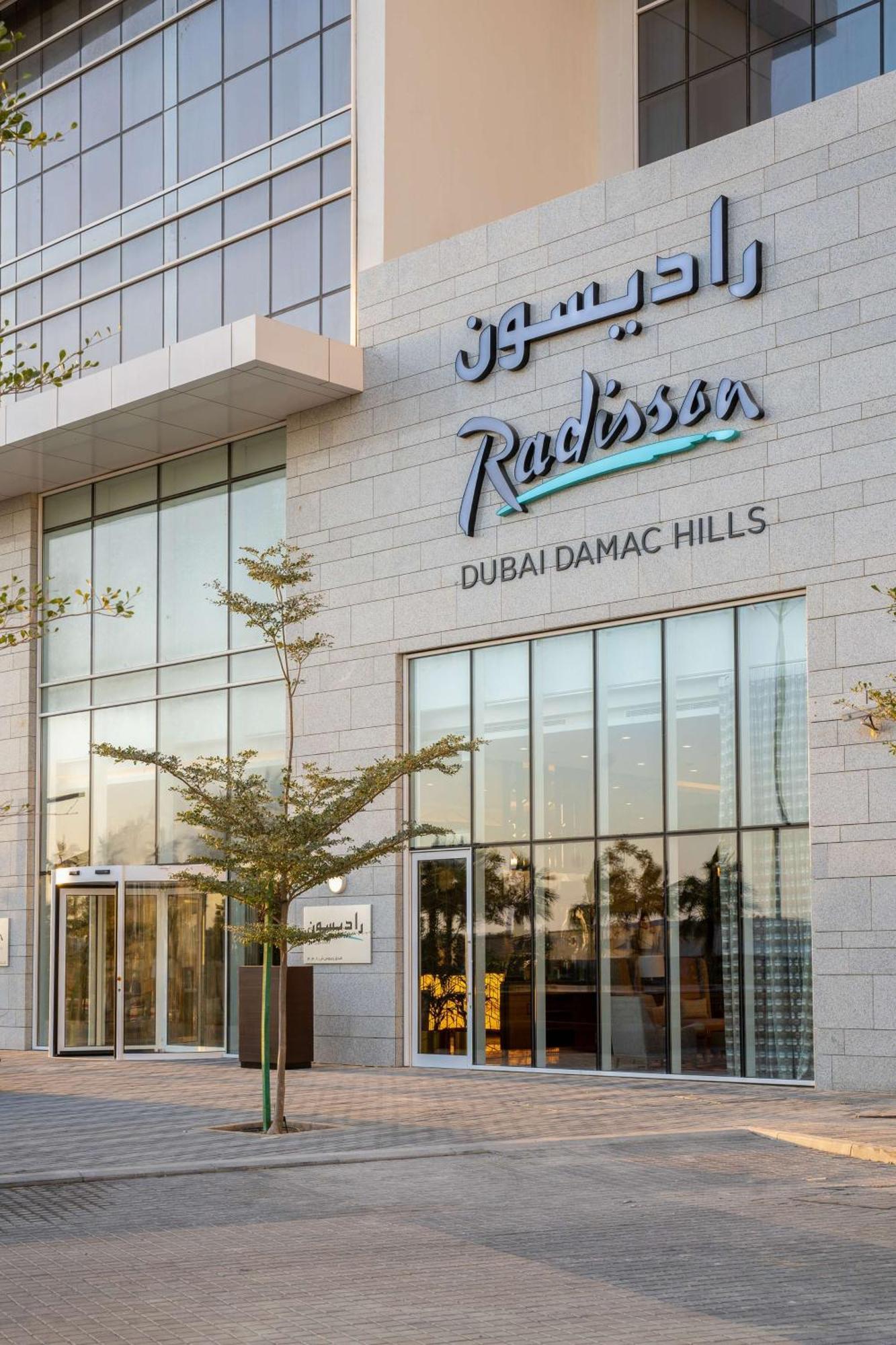 Radisson Dubai Damac Hills Hotel Bagian luar foto