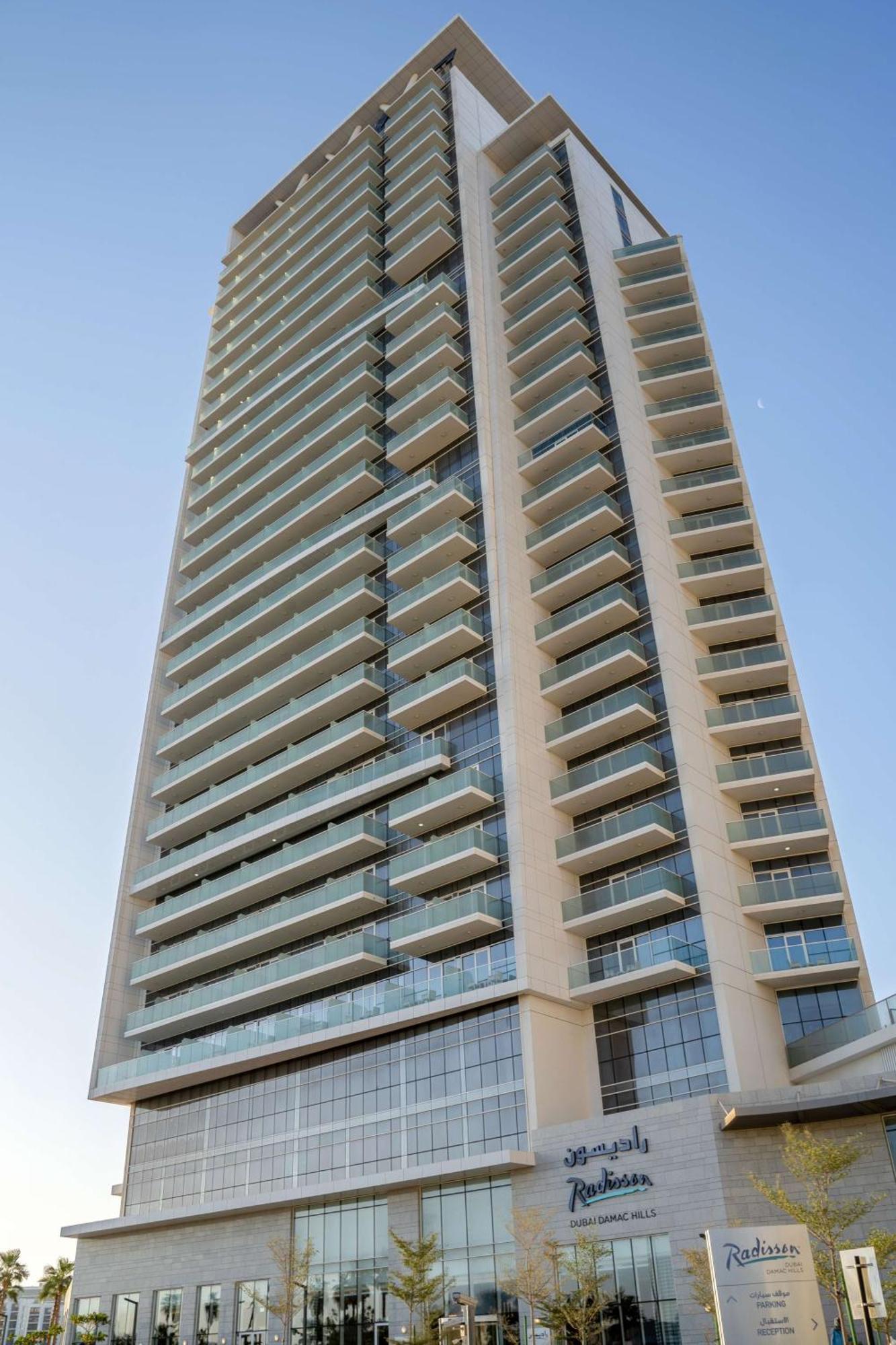 Radisson Dubai Damac Hills Hotel Bagian luar foto
