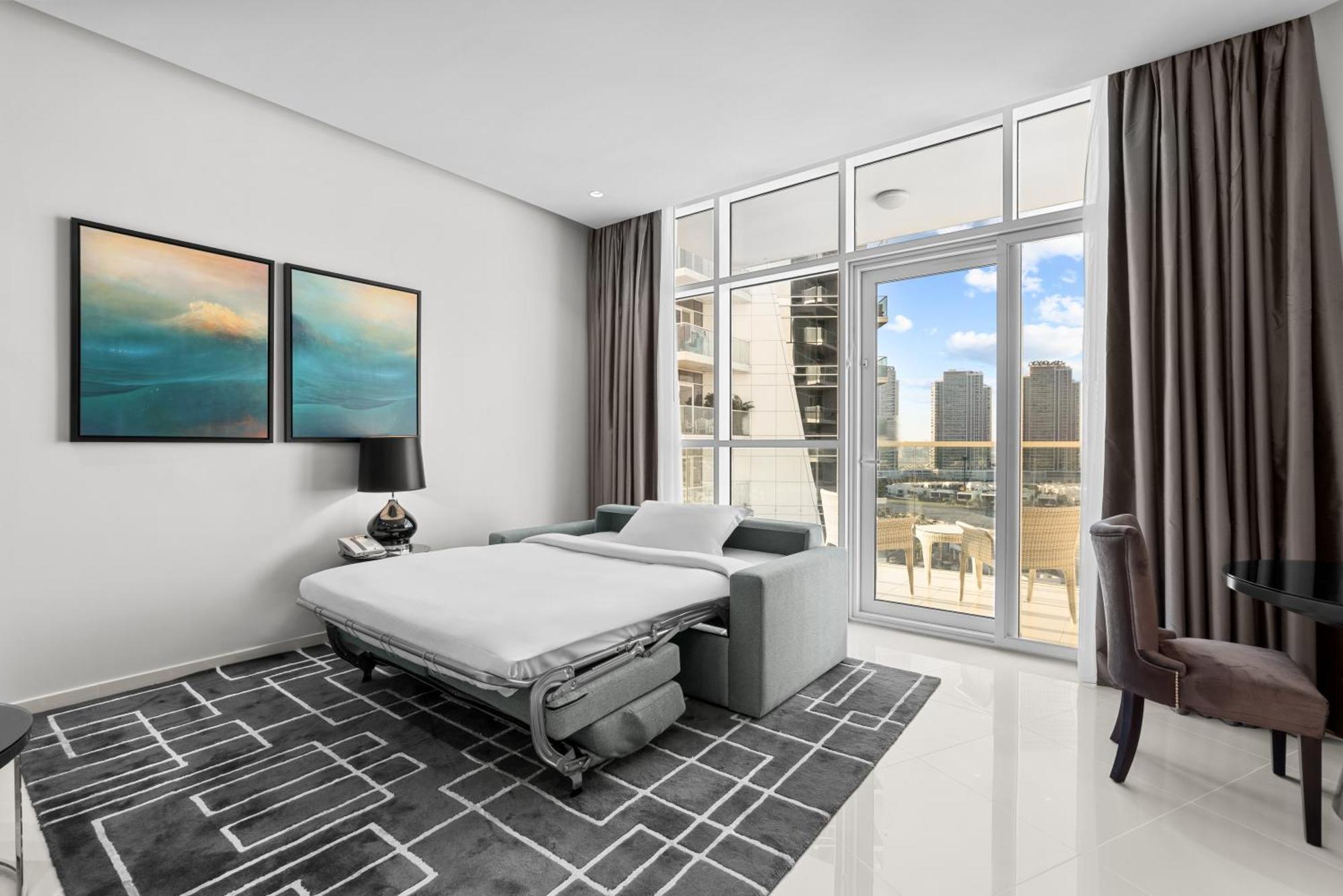 Radisson Dubai Damac Hills Hotel Bagian luar foto