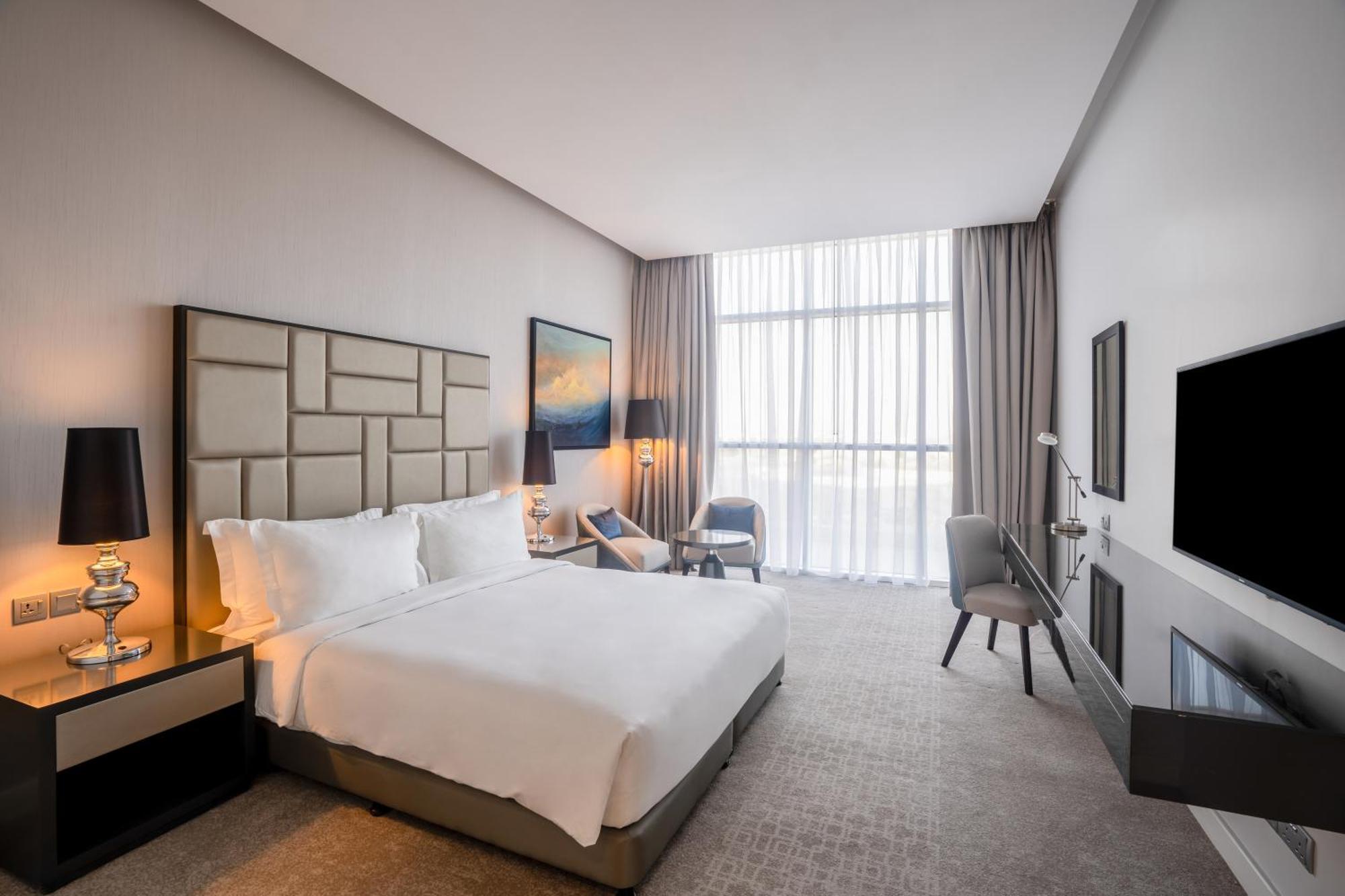 Radisson Dubai Damac Hills Hotel Bagian luar foto