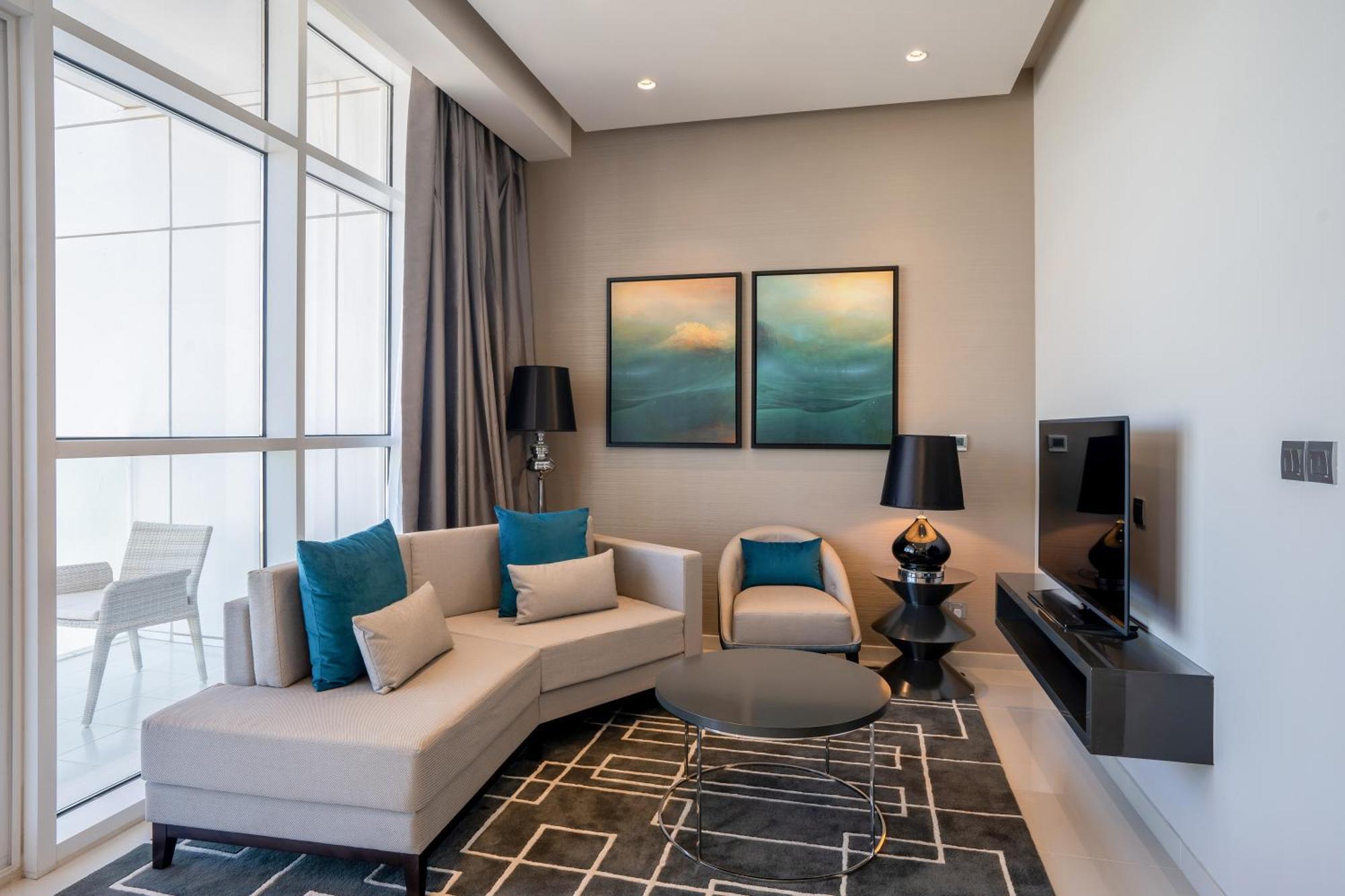 Radisson Dubai Damac Hills Hotel Bagian luar foto