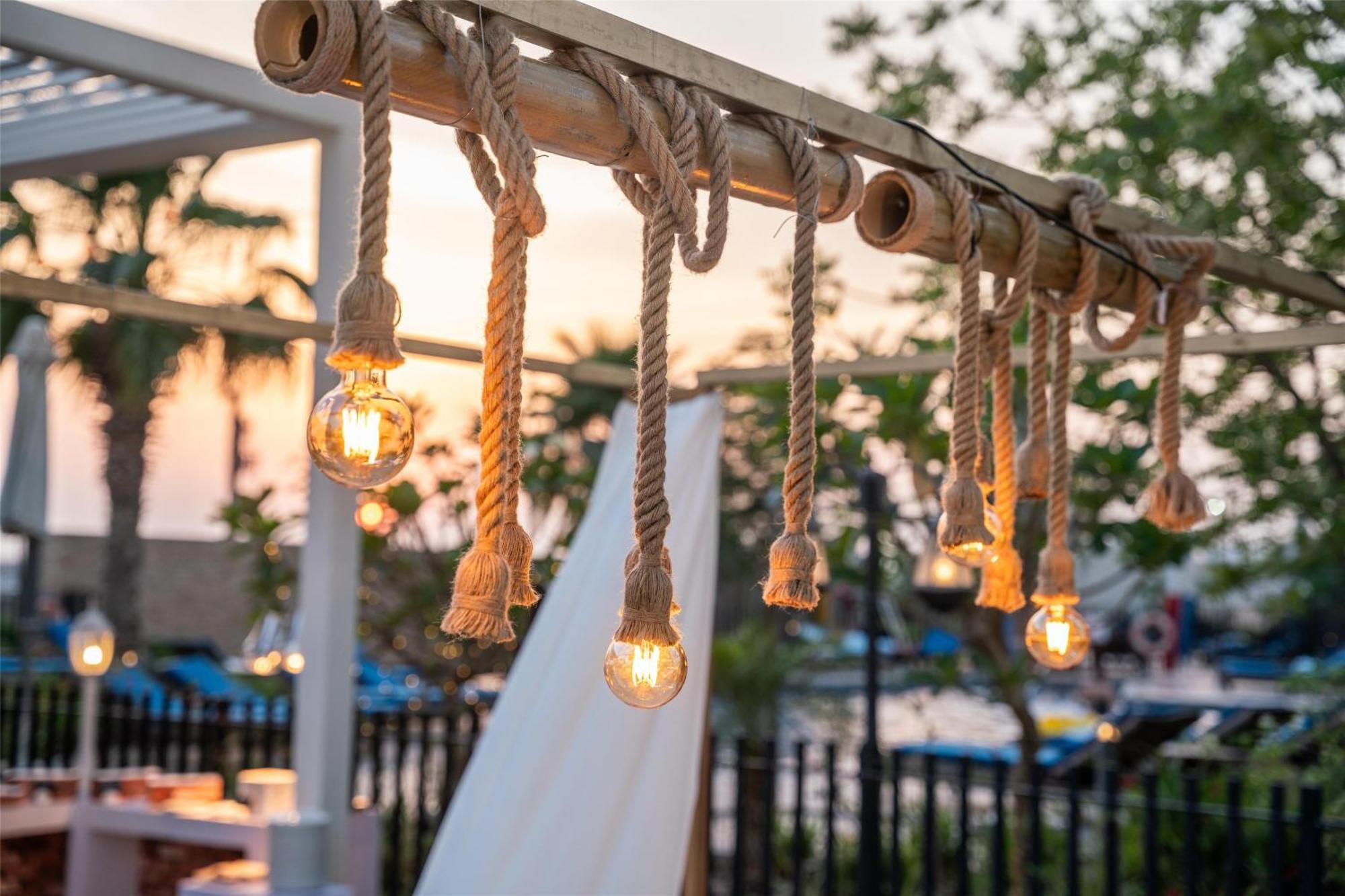Radisson Dubai Damac Hills Hotel Bagian luar foto