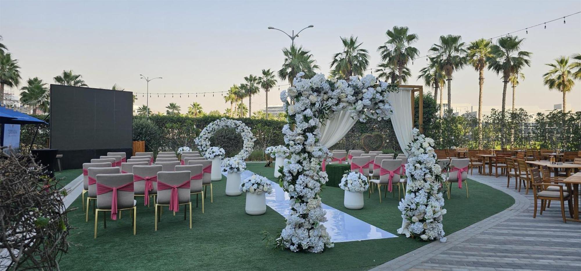 Radisson Dubai Damac Hills Hotel Bagian luar foto